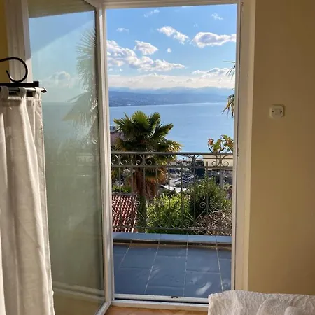 Apartment Kaki Nur 5 Minuten Uber Die Treppe Zum Strand, Mit Fantastischer Aussicht Und Freiem Parken Opatija