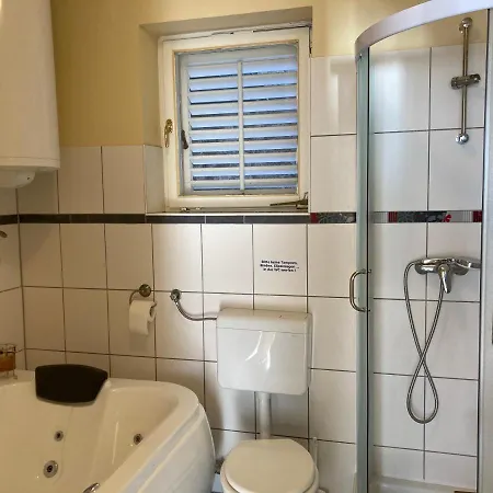 Apartment Kaki Nur 5 Minuten Uber Die Treppe Zum Strand, Mit Fantastischer Aussicht Und Freiem Parken