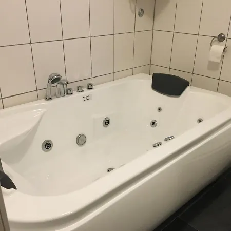 Kaki Nur 5 Minuten Uber Die Treppe Zum Strand, Mit Fantastischer Aussicht Und Freiem Parken Apartman Abbázia